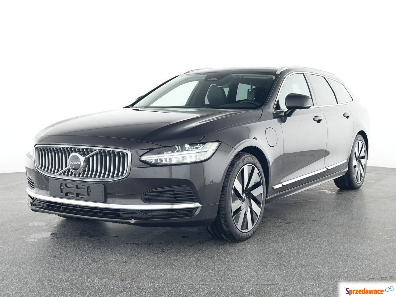 Volvo V90 2025