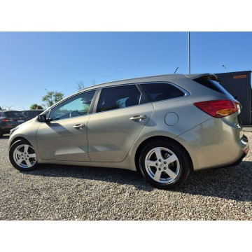 Kia Ceed 2014,  1.6 benzyna - Na sprzedaż za 34 900 zł - Łosino - zdjęcie 3