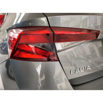 Skoda Fabia  Hatchback 2022,  1.0 benzyna, automat - Na sprzedaż za 65 900 zł - Tychy - zdjęcie 5