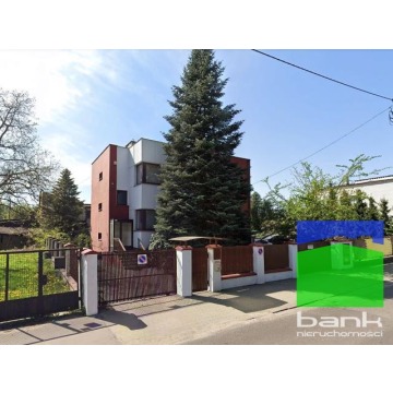 Sprzedam dom Łódź -  wolnostojący jednopiętrowy,  pow.  650 m2,  działka:   815 m2 - zdjęcie 1