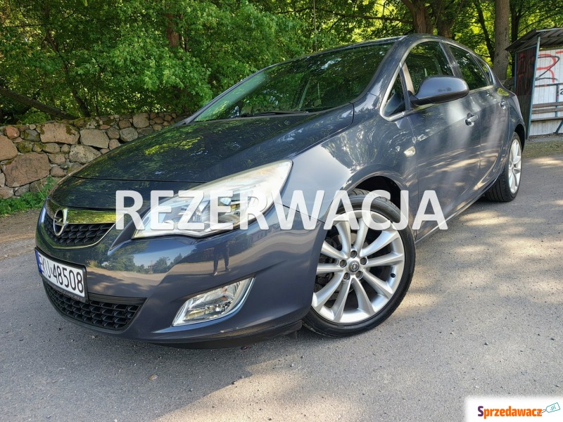 Opel Astra  Hatchback 2010,  1.6 benzyna - Na sprzedaż za 16 999 zł - Nowe Sójki