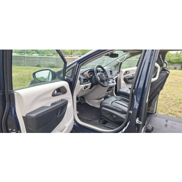 Chrysler Pacifica  Minivan/Van 2018,  3.6 benzyna, automat - Na sprzedaż za 110 700 zł - Lublin - zdjęcie 7