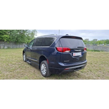 Chrysler Pacifica  Minivan/Van 2018,  3.6 benzyna, automat - Na sprzedaż za 110 700 zł - Lublin - zdjęcie 4