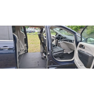 Chrysler Pacifica  Minivan/Van 2018,  3.6 benzyna, automat - Na sprzedaż za 110 700 zł - Lublin - zdjęcie 12