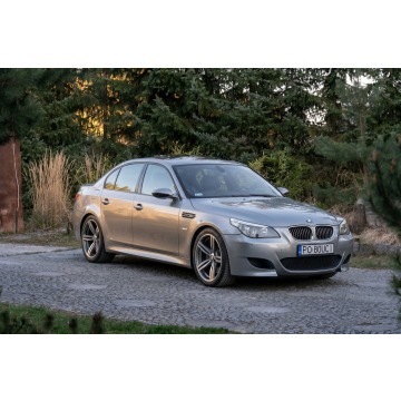 BMW M5  Sedan/Limuzyna 2006,  5.0 benzyna, automat - Na sprzedaż za 133 777 zł - Ropczyce - zdjęcie 1