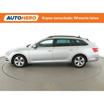 Skoda Superb  Kombi 2020,  1.4 hybryda, automat - Na sprzedaż za 70 000 zł - Warszawa - zdjęcie 2
