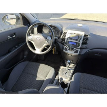 Hyundai i30 2011,  1.6 benzyna, automat - Na sprzedaż za 23 900 zł - Warszawa - zdjęcie 8