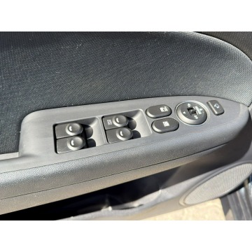 Hyundai i30 2011,  1.6 benzyna, automat - Na sprzedaż za 23 900 zł - Warszawa - zdjęcie 11