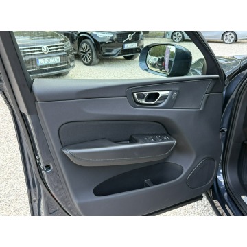 Volvo   SUV 2020,  2.0 diesel, automat - Na sprzedaż za 109 800 zł - Pęcice - zdjęcie 12
