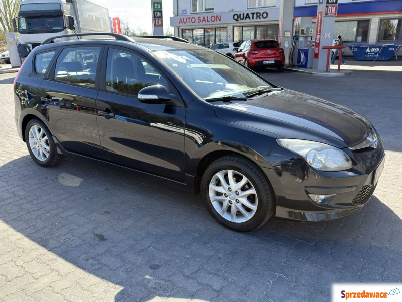 Hyundai i30 2011,  1.6 benzyna, automat - Na sprzedaż za 23 900 zł - Warszawa