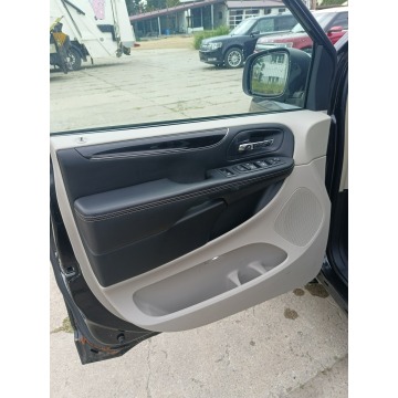 Chrysler Town & Country 2016,  3.6 benzyna, automat - Na sprzedaż za 55 000 zł - Gizałki - zdjęcie 7