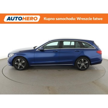 Mercedes - Benz C-klasa  Kombi 2019,  1.6 diesel, automat - Na sprzedaż za 68 500 zł - Warszawa - zdjęcie 2