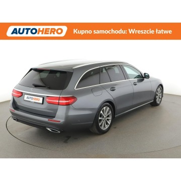 Mercedes - Benz E-klasa  Kombi 2019,  1.6 diesel, automat - Na sprzedaż za 91 800 zł - Warszawa - zdjęcie 7