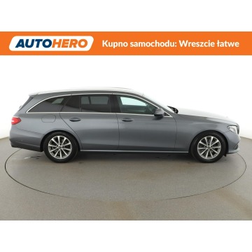 Mercedes - Benz E-klasa  Kombi 2019,  1.6 diesel, automat - Na sprzedaż za 91 800 zł - Warszawa - zdjęcie 9