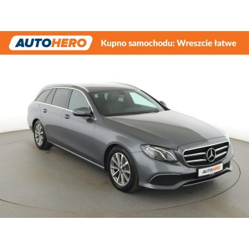 Mercedes - Benz E-klasa  Kombi 2019,  1.6 diesel, automat - Na sprzedaż za 91 800 zł - Warszawa - zdjęcie 10