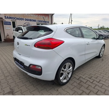 Kia Ceed  Hatchback 2013,  1.6 - Na sprzedaż za 19 800 zł - Malutkie - zdjęcie 4