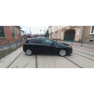Opel Astra  Hatchback 2014,  1.4 benzyna+LPG - Na sprzedaż za 14 900 zł - Sosnowiec - zdjęcie 4