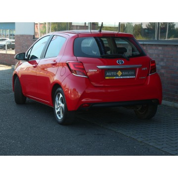 Toyota Yaris  Hatchback 2016,  1.5 hybryda, automat - Na sprzedaż za 44 990 zł - Mysłowice - zdjęcie 2