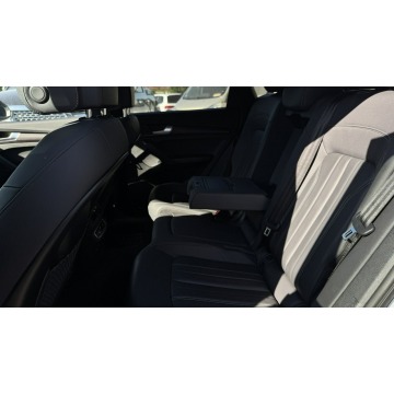 Audi Q5  SUV 2023,  2.0 benzyna, automat - Na sprzedaż za 119 900 zł - Gdynia - zdjęcie 9