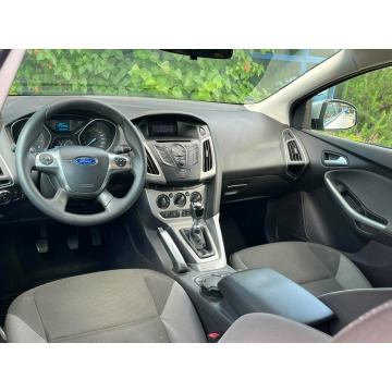 Ford Focus  Kombi 2012,  1.6 benzyna - Na sprzedaż za 20 200 zł - Warszawa - zdjęcie 9