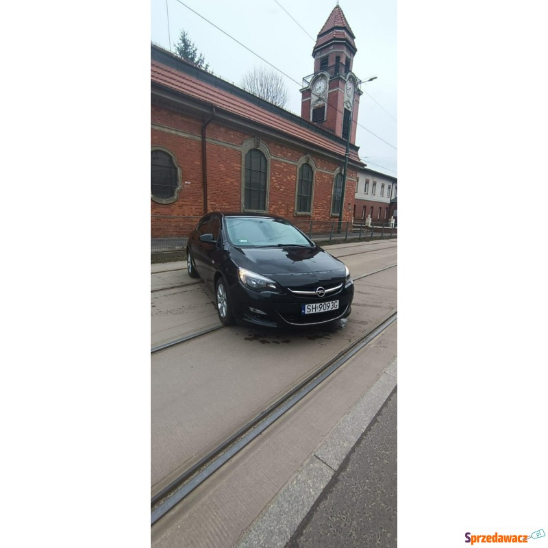 Opel Astra  Hatchback 2014,  1.4 benzyna+LPG - Na sprzedaż za 14 900 zł - Sosnowiec