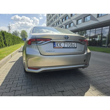 Toyota Corolla  Sedan/Limuzyna 2022,  1.8 hybryda, automat - Na sprzedaż za 67 999 zł - Balice - zdjęcie 8