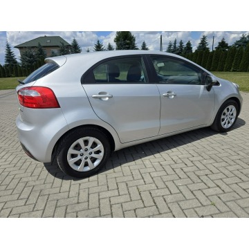 Kia Rio  Hatchback 2011,  1.2 benzyna - Na sprzedaż za 17 900 zł - Kutno - zdjęcie 9