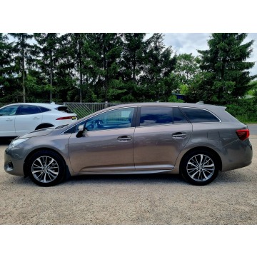 Toyota Avensis 2016,  1.8 benzyna, automat - Na sprzedaż za 52 900 zł - Szczecin - zdjęcie 8