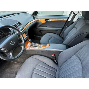 Mercedes - Benz E-klasa 2008,  1.8 benzyna, automat - Na sprzedaż za 19 999 zł - Radom - zdjęcie 8