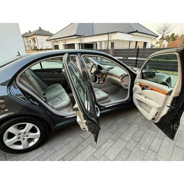 Mercedes - Benz E-klasa  Sedan/Limuzyna 2003,  2.1 diesel, automat - Na sprzedaż za 27 800 zł - Radom - zdjęcie 4