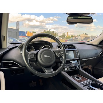 Jaguar F-PACE  SUV 2017,  3.0 benzyna, automat - Na sprzedaż za 92 500 zł - Michałowice-Wieś - zdjęcie 11