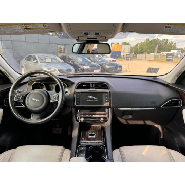 Jaguar F-PACE  SUV 2017,  3.0 benzyna, automat - Na sprzedaż za 92 500 zł - Michałowice-Wieś - zdjęcie 12