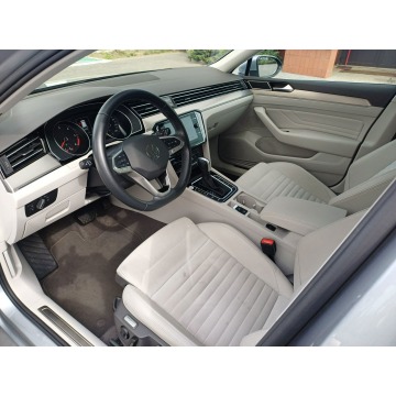 Volkswagen Passat  Kombi 2022,  2.0 diesel, automat - Na sprzedaż za 89 900 zł - Toruń - zdjęcie 10