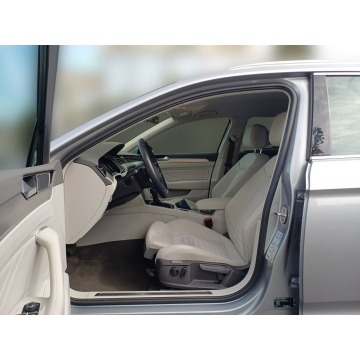 Volkswagen Passat  Kombi 2022,  2.0 diesel, automat - Na sprzedaż za 89 900 zł - Toruń - zdjęcie 9