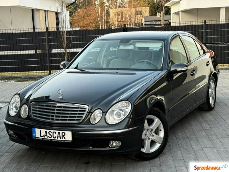 Mercedes - Benz E-klasa  Sedan/Limuzyna 2003,  2.1 diesel, automat - Na sprzedaż za 27 800 zł - Radom