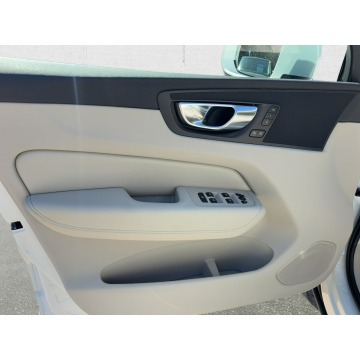 Volvo   SUV 2022,  2.0 benzyna, automat - Na sprzedaż za 169 850 zł - Warszawa - zdjęcie 10