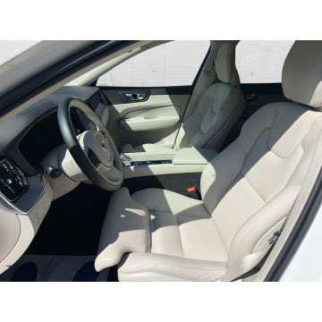 Volvo   SUV 2022,  2.0 benzyna, automat - Na sprzedaż za 169 850 zł - Warszawa - zdjęcie 12