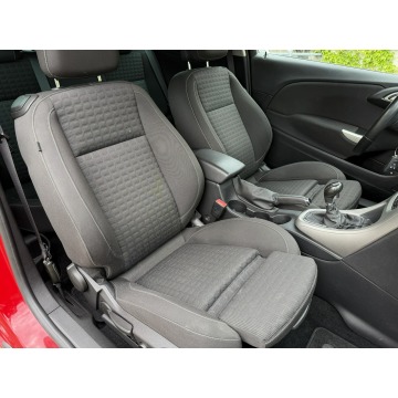 Opel Astra  Coupe/Sportowy 2013,  1.6 benzyna - Na sprzedaż za 29 800 zł - Tarnowskie Góry - zdjęcie 8