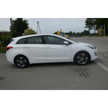 Hyundai i30  Kombi 2016,  1.6 diesel - Na sprzedaż za 27 900 zł - Majdan Sieniawski - zdjęcie 11