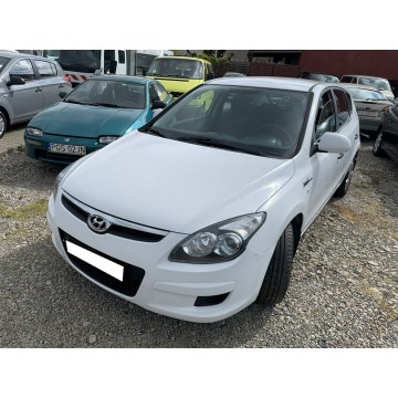 Hyundai i30  Hatchback 2010,  1.6 diesel - Na sprzedaż za 11 999 zł - Gostyń - zdjęcie 3