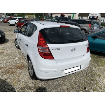 Hyundai i30  Hatchback 2010,  1.6 diesel - Na sprzedaż za 11 999 zł - Gostyń - zdjęcie 4