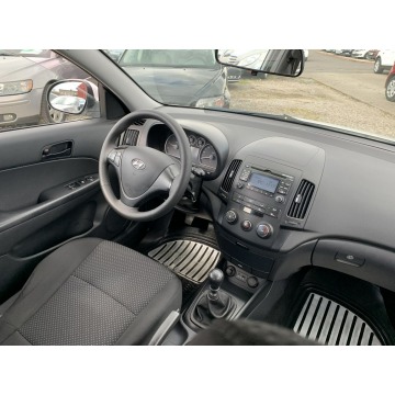 Hyundai i30  Hatchback 2010,  1.6 diesel - Na sprzedaż za 11 999 zł - Gostyń - zdjęcie 10