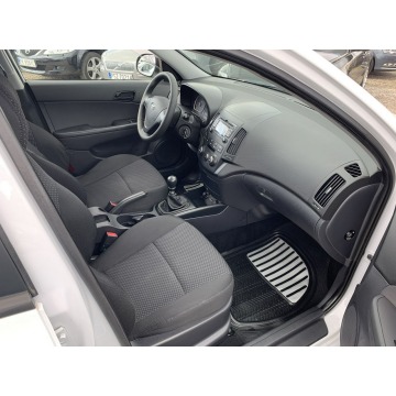 Hyundai i30  Hatchback 2010,  1.6 diesel - Na sprzedaż za 11 999 zł - Gostyń - zdjęcie 7