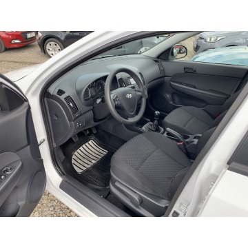 Hyundai i30  Hatchback 2010,  1.6 diesel - Na sprzedaż za 11 999 zł - Gostyń - zdjęcie 9