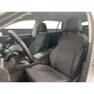Skoda Superb  Kombi 2023,  2.0 diesel, automat - Na sprzedaż za 99 900 zł - Warszawa - zdjęcie 10