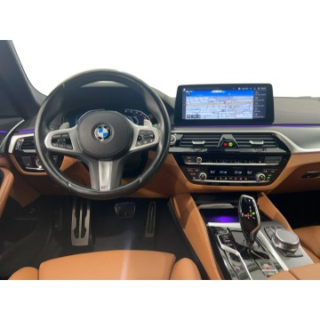BMW Seria 5  Kombi 2022,  2.0 benzyna, automat - Na sprzedaż za 143 100 zł - Warszawa - zdjęcie 9