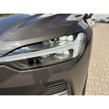 Volvo   SUV 2022,  2.0 diesel, automat - Na sprzedaż za 121 400 zł - Jawczyce - zdjęcie 9