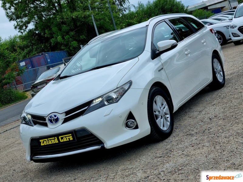 Toyota Auris 2014,  1.8 hybryda, automat - Na sprzedaż za 37 900 zł - Szczecin