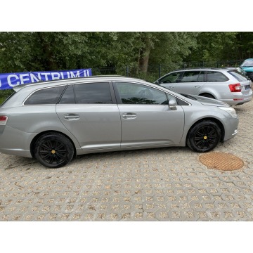 Toyota Avensis 2009,  1.6 benzyna - Na sprzedaż za 17 900 zł - Słupsk - zdjęcie 2