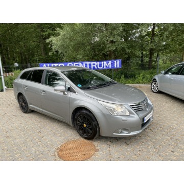 Toyota Avensis 2009,  1.6 benzyna - Na sprzedaż za 17 900 zł - Słupsk - zdjęcie 4